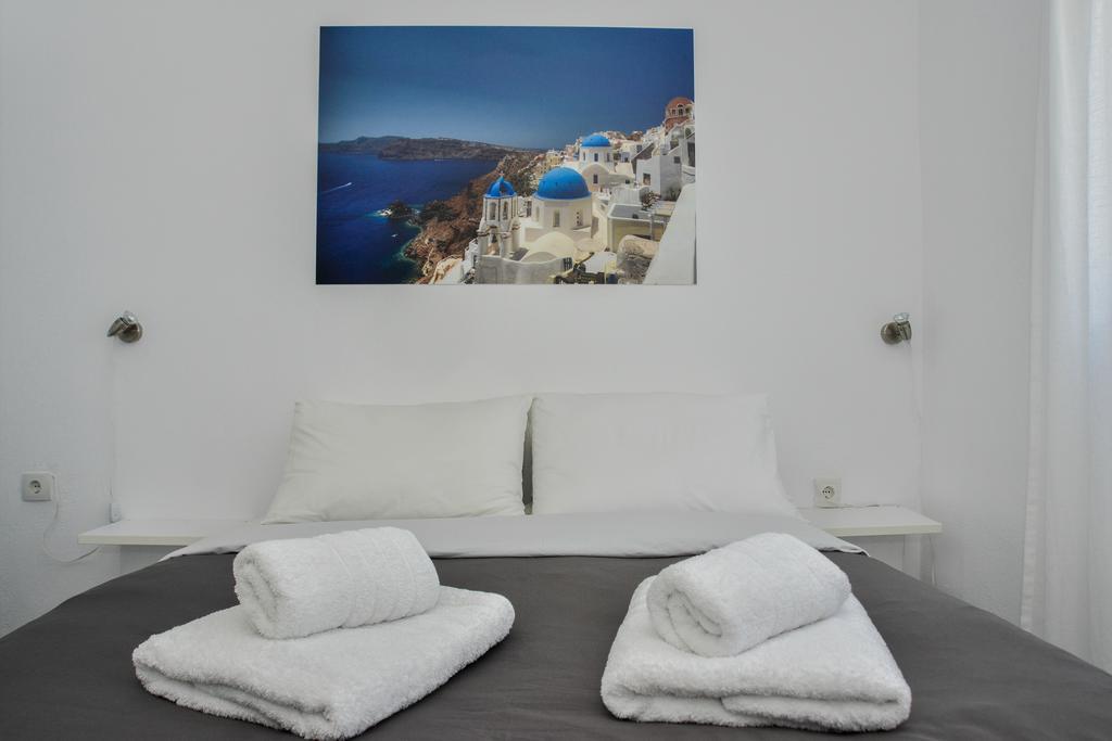 Corrado Caldera Apartments Fira  Room photo